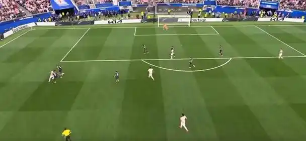 半场2-0领先！美国队强势碾压澳大利亚，数据榜揭示攻防统治力