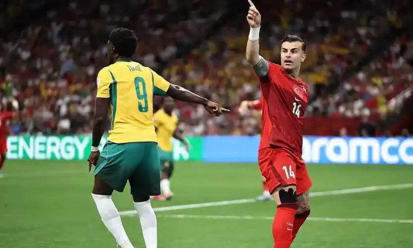 世界杯女排争冠战惊现乌龙球，美国队半场2-0领先澳大利亚
